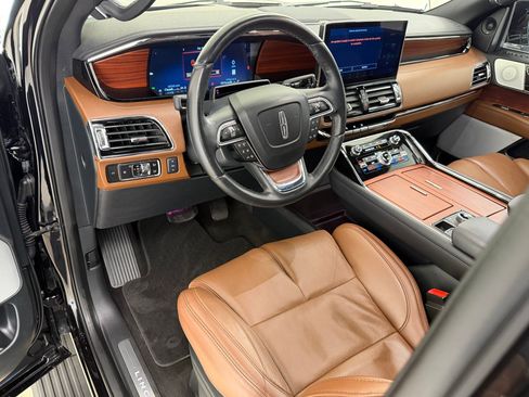 Used 2024 Lincoln Navigator Reserve image 4