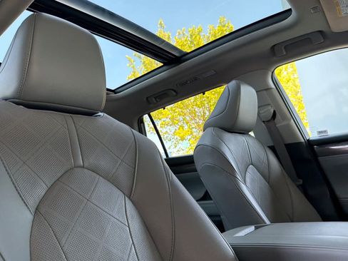 Used 2021 Toyota Highlander Platinum FWD image 18