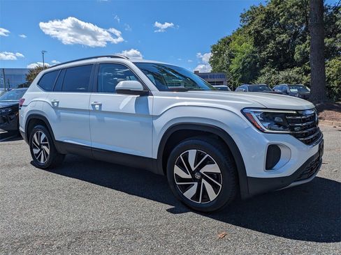 New 2026 Volkswagen Atlas SE image 2