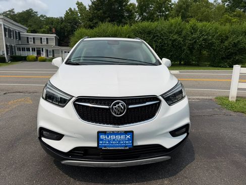 Used 2019 Buick Encore Essence AWD/4WD image 2