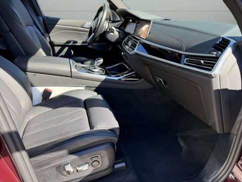 Used 2022 BMW X7 M50i image 30
