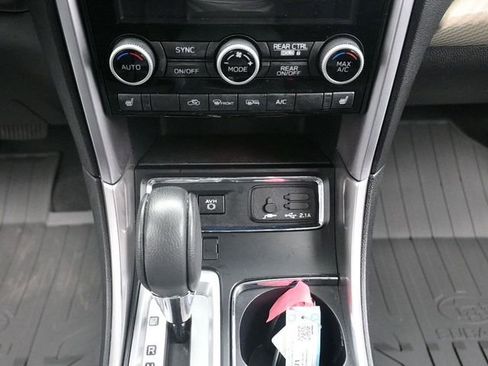 Used 2022 Subaru Ascent Premium w/ Convenience Package image 19