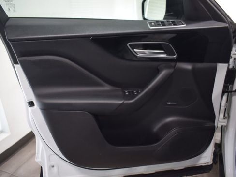 Used 2018 Jaguar F-PACE Premium image 7