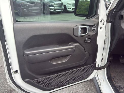Used 2023 Jeep Wrangler Unlimited w/ Sun & Screen Package AWD/4WD image 45