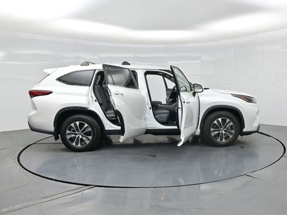 Used 2023 Toyota Highlander XLE