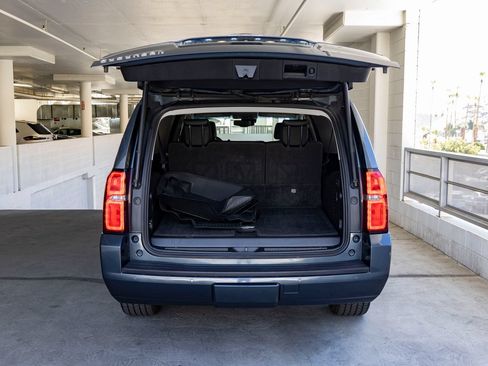 Used 2019 Chevrolet Suburban LT w/ Luxury Package AWD/4WD image 21