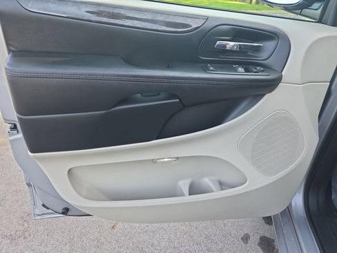 Used 2017 Dodge Grand Caravan SE FWD image 11