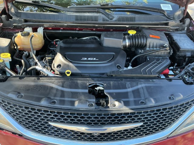 Used 2017 Chrysler Pacifica Touring-L Plus w/ Advanced Safetytec Group FWD image 21