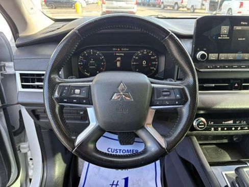 Used 2022 Mitsubishi Outlander SE AWD/4WD image 16
