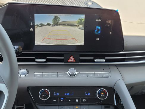 New 2025 Hyundai Elantra SEL image 20