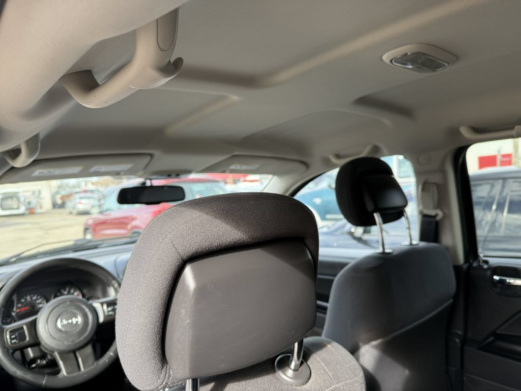 Used 2011 Jeep Compass Latitude AWD/4WD image 10