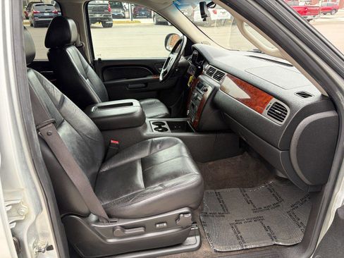 Used 2010 Chevrolet Suburban LT image 22