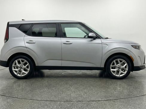 Used 2025 Kia Soul LX w/ LX Technology Package image 11