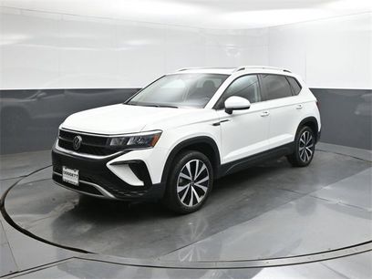 Used 2023 Volkswagen Taos SE w/ Panoramic Sunroof Package