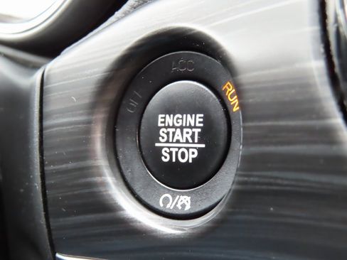 Certified 2019 Jeep Grand Cherokee Limited w/ Trailer Tow Group IV image 13