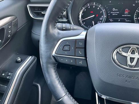 Used 2020 Toyota Highlander Limited FWD image 23
