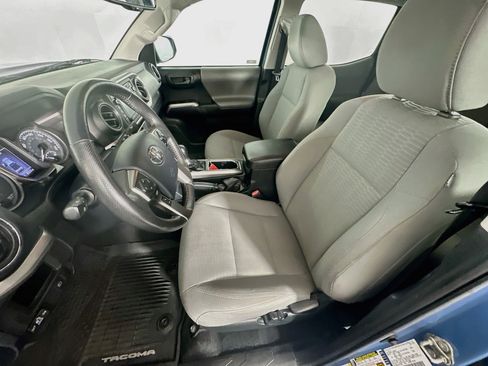 Used 2019 Toyota Tacoma SR5 AWD/4WD image 13