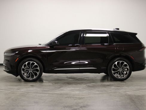 Used 2024 Lincoln Nautilus Reserve w/ Equipment Group 202A AWD/4WD image 5