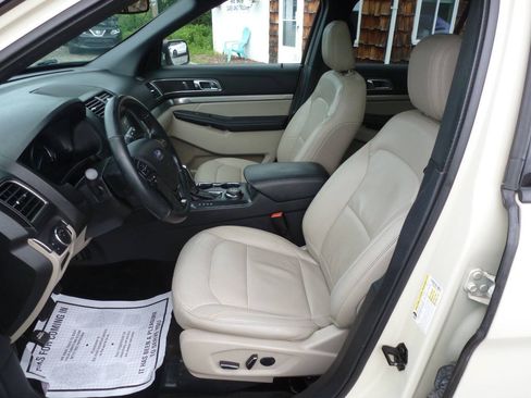 Used 2018 Ford Explorer XLT w/ Equipment Group 202A AWD/4WD image 23