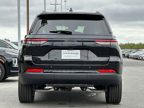 New 2025 Jeep Grand Cherokee Altitude image 5