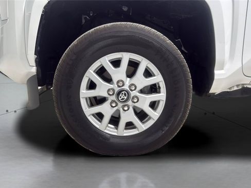 Used 2024 Toyota Tacoma SR5 AWD/4WD image 34