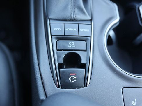 Used 2023 Toyota Camry SE w/ Cold Weather Package image 28