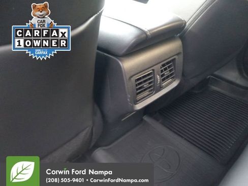 Used 2023 Toyota Venza XLE image 27