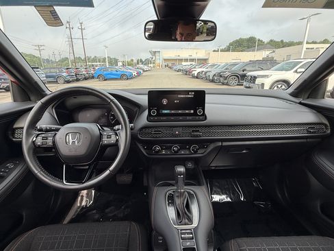 Certified 2025 Honda HR-V Sport image 30