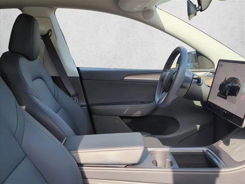 Used 2024 Tesla Model Y Long Range image 22