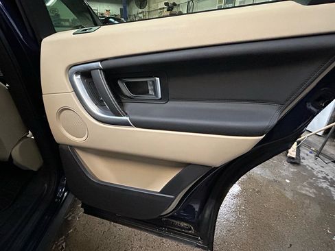 Used 2017 Land Rover Discovery Sport HSE image 15