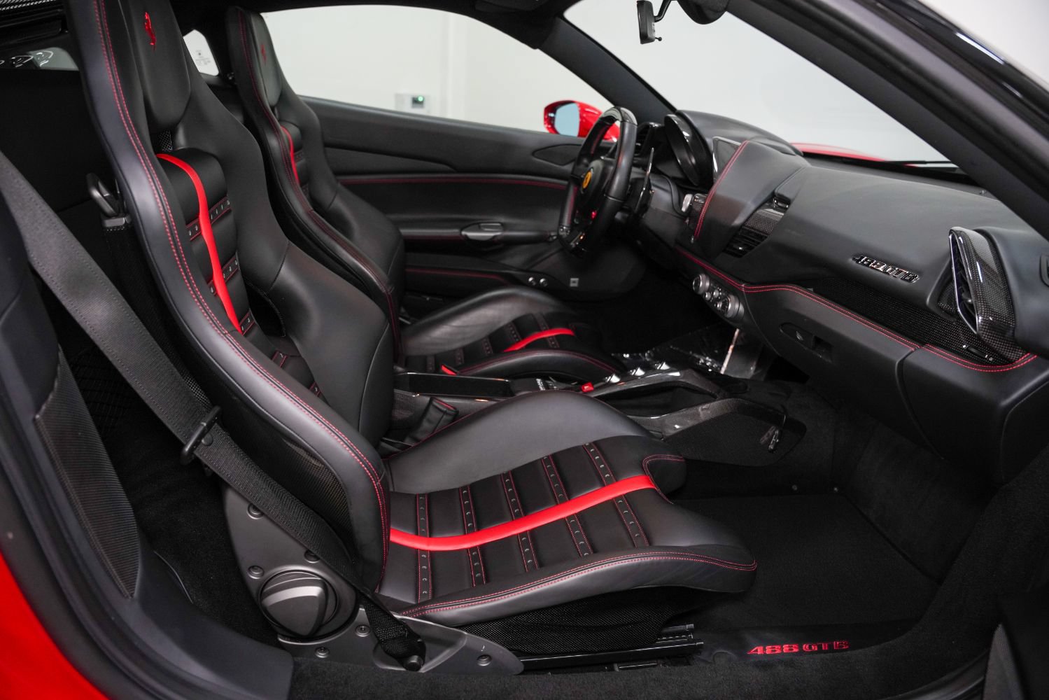 Used 2016 Ferrari 488 GTB RWD image 27
