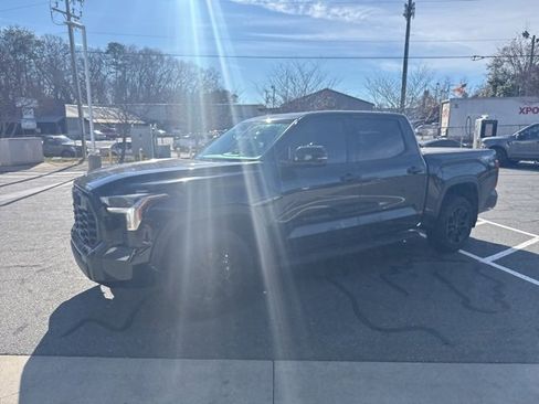 Used 2024 Toyota Tundra Limited image 2