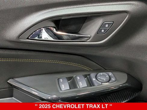 Used 2025 Chevrolet Trax LT w/ Driver Confidence Package FWD image 15