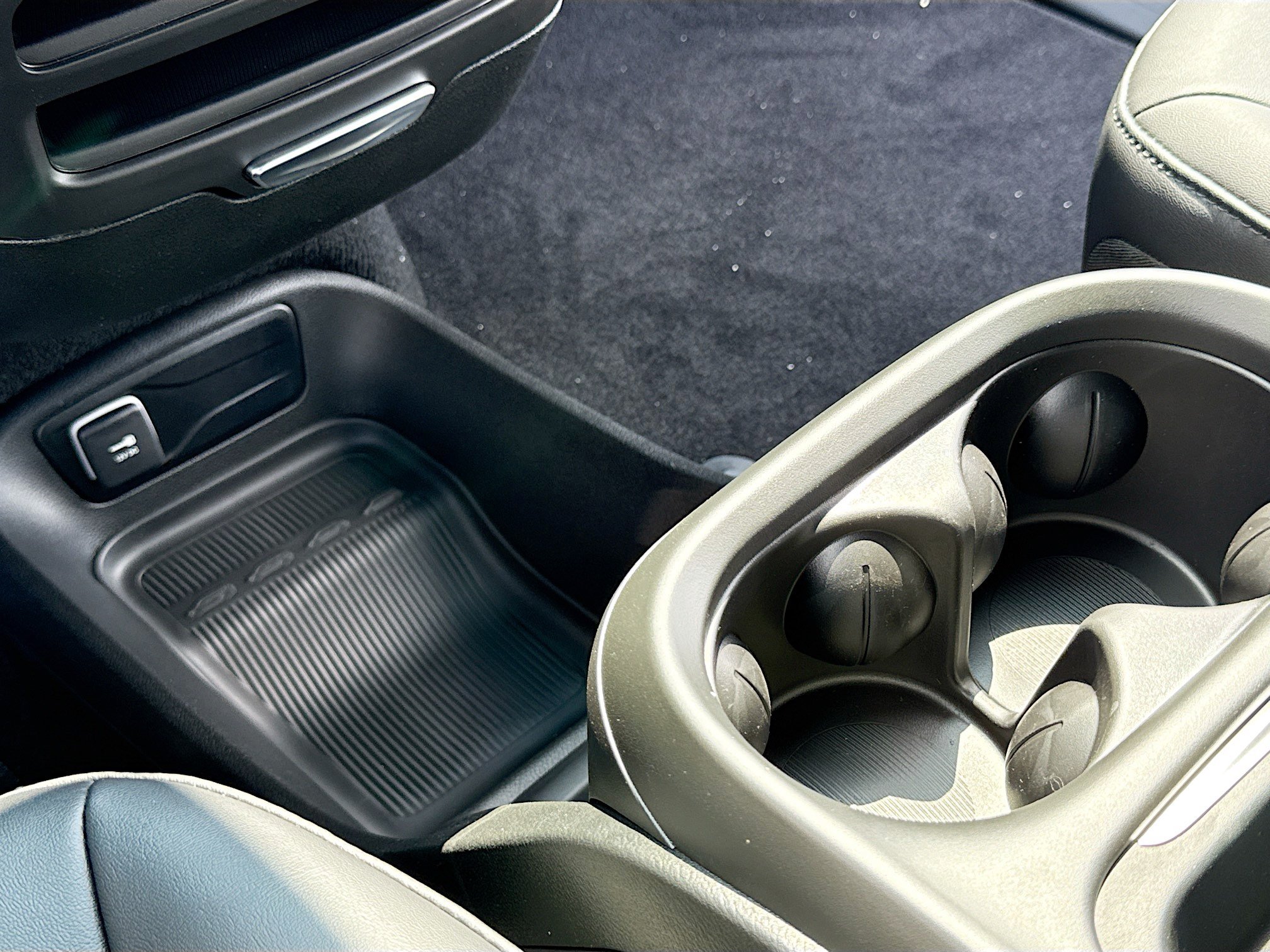 New 2027 Chrysler Pacifica Select FWD image 13