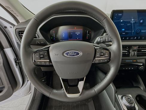 Used 2025 Ford Escape SE w/ Class II Trailer Tow Package image 39