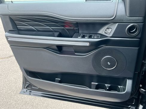 Used 2019 Ford Expedition Platinum image 29