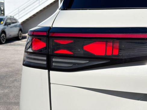 New 2026 Volkswagen Tiguan SEL R-Line AWD/4WD image 10