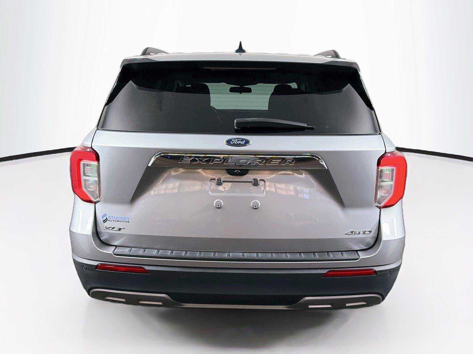 Used 2022 Ford Explorer XLT w/ Equipment Group 202A AWD/4WD image 10