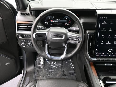 Used 2025 GMC Yukon XL Denali image 18