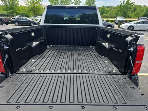 Used 2025 Toyota Tacoma SR RWD image 12