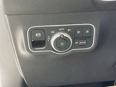 Used 2026 Mercedes-Benz GLB 250 image 10