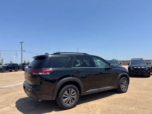Certified 2025 Nissan Pathfinder SV FWD image 22