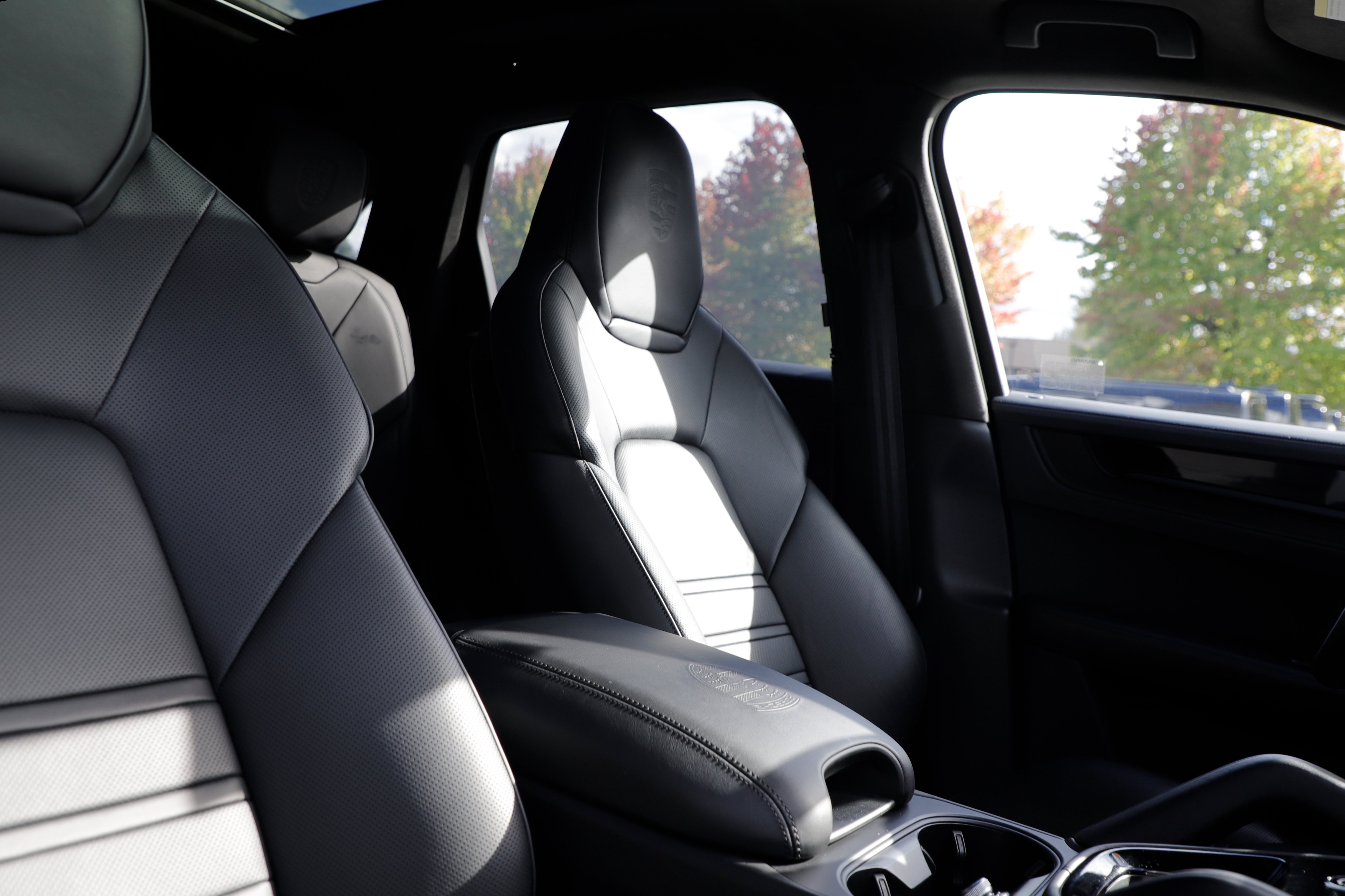 Used 2025 Porsche Cayenne GTS AWD/4WD image 9