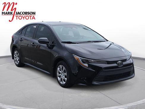 Used 2025 Toyota Corolla LE image 5