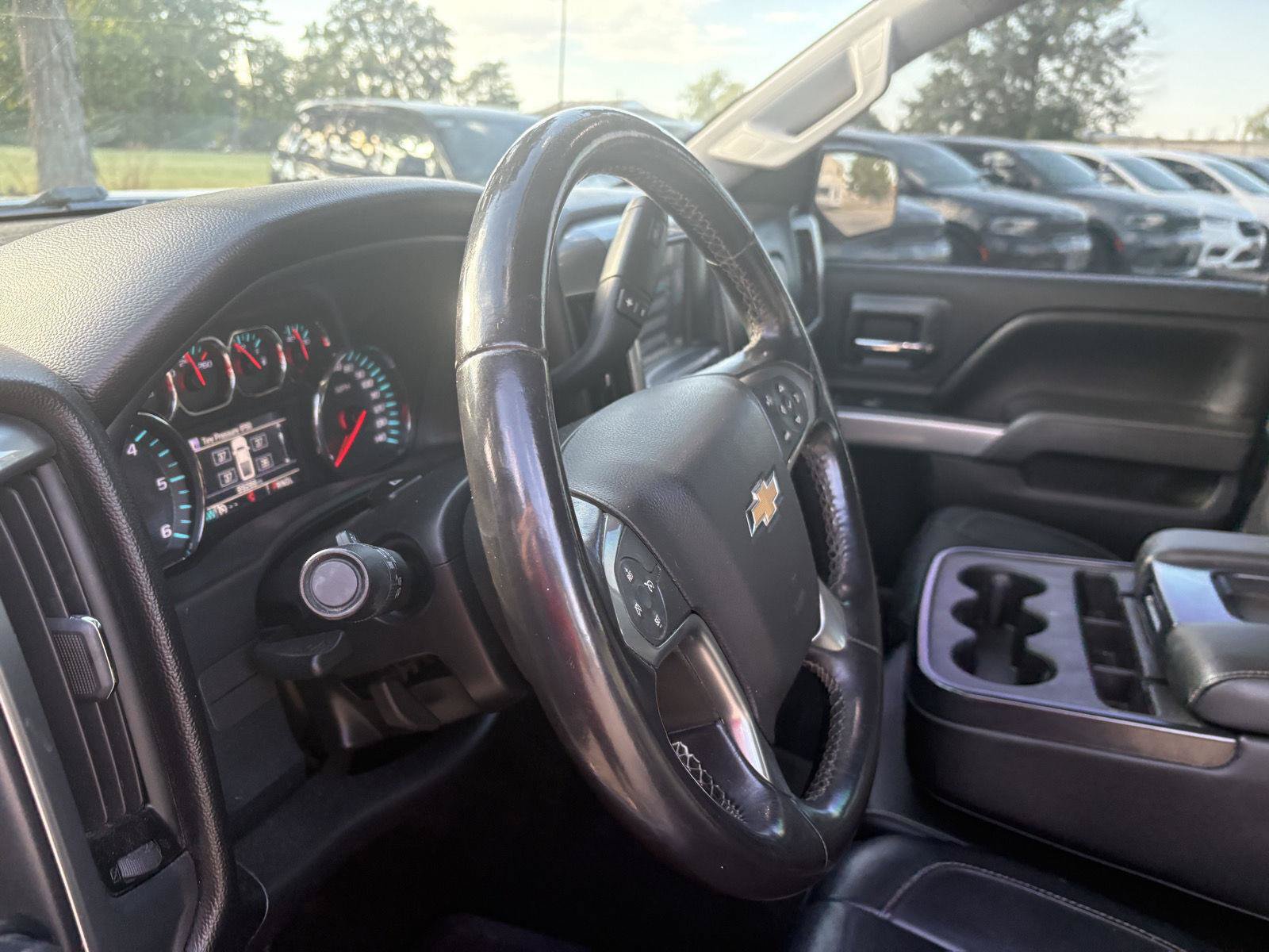 Used 2017 Chevrolet Silverado 1500 LT w/ LT Convenience Package AWD/4WD image 7
