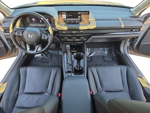 Used 2024 Honda Accord Touring image 9