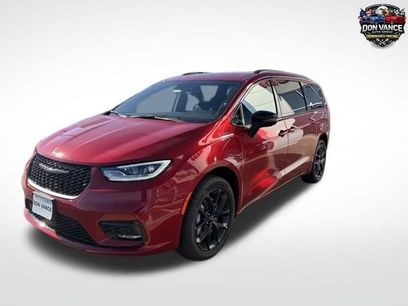 New 2026 Chrysler Pacifica Select w/ S Appearance Package