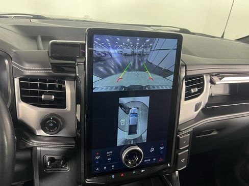 Used 2022 Ford F150 Lightning Platinum image 16