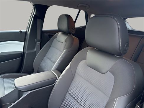 Used 2025 Chevrolet Trax LT w/ Driver Confidence Package image 8