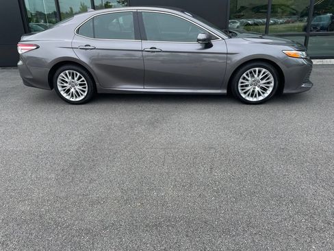 Used 2020 Toyota Camry XLE AWD/4WD image 3